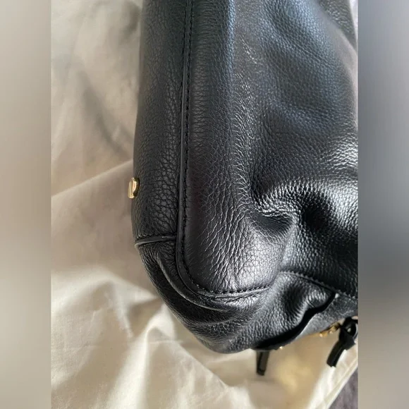 Tory Burch- Black Leather Handbag with gold hardware and tassels embossed logo - Picture 8 of 17